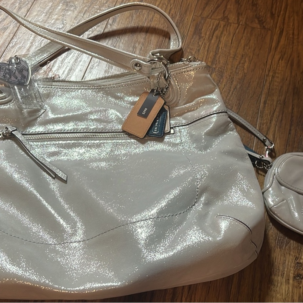 Coach poppy and change purse nwt $125